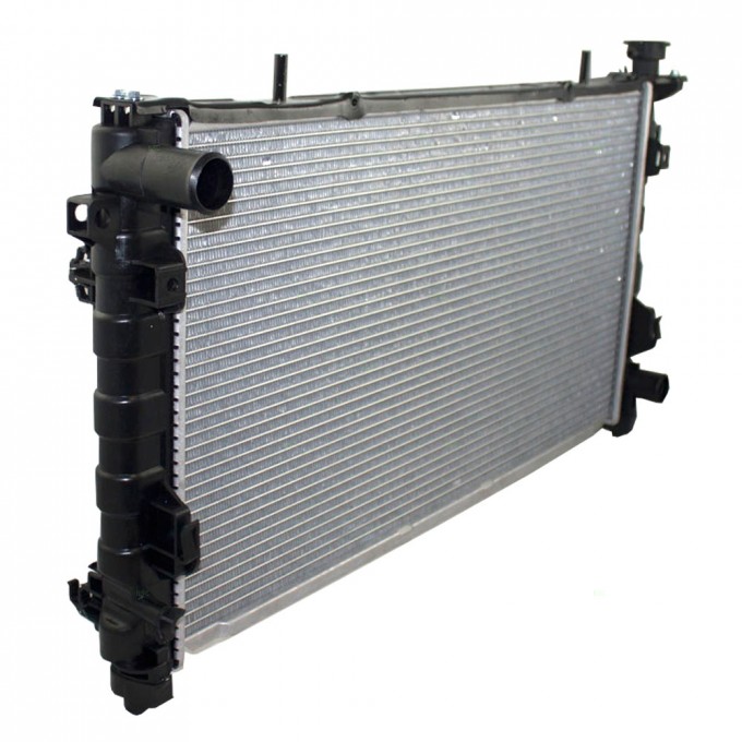 Радиатор охлаждения двигателя SAKURAAUTOMOTIVE 3301-8501 33018501